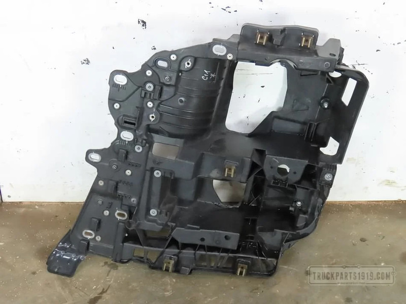 MAN Body & Chassis Parts Koplamp drager Li. - Кут бампера в категорії Вантажівки: фото 1 MAN Body & Chassis Parts Koplamp drager Li. - Кут бампера в категорії Вантажівки: фото 1