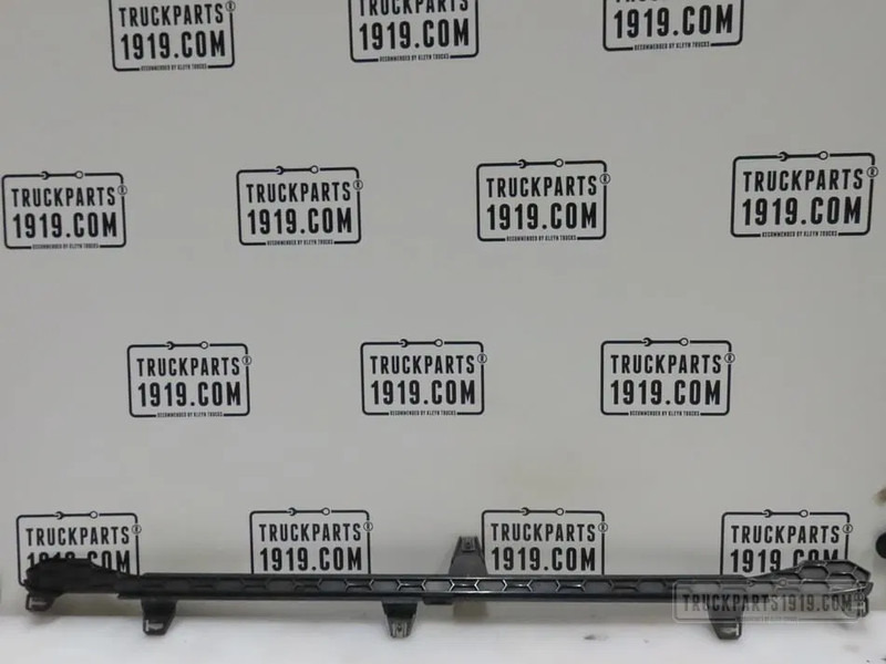 Scania 2307668 | Grille rooster bevestiging - Капот в категорії Вантажівки: фото 1 Scania 2307668 | Grille rooster bevestiging - Капот в категорії Вантажівки: фото 1