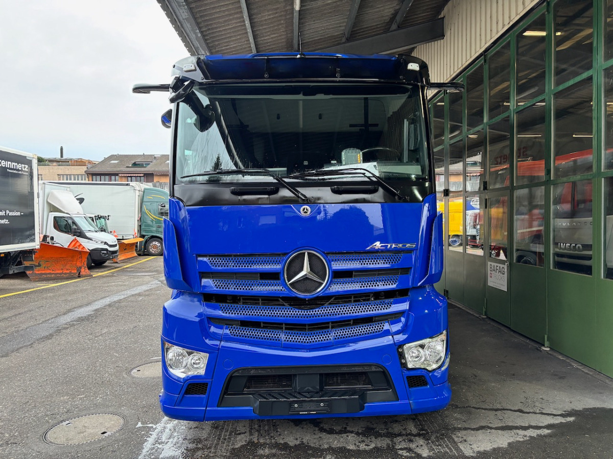 MERCEDES Actros 1843 - Вантажівка з закритим кузовом: фото 3 MERCEDES Actros 1843 - Вантажівка з закритим кузовом: фото 3