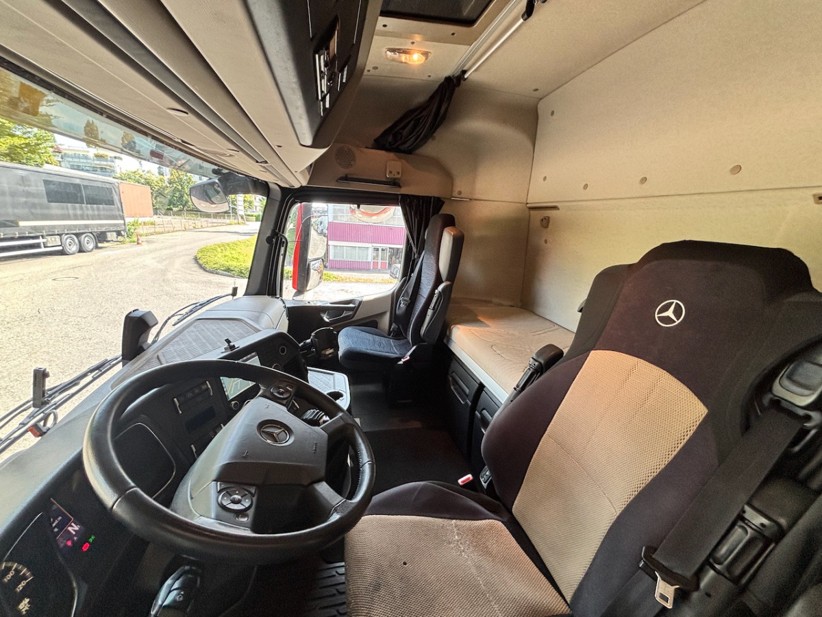 MERCEDES Actros 1848 - Вантажівка з закритим кузовом: фото 4 MERCEDES Actros 1848 - Вантажівка з закритим кузовом: фото 4