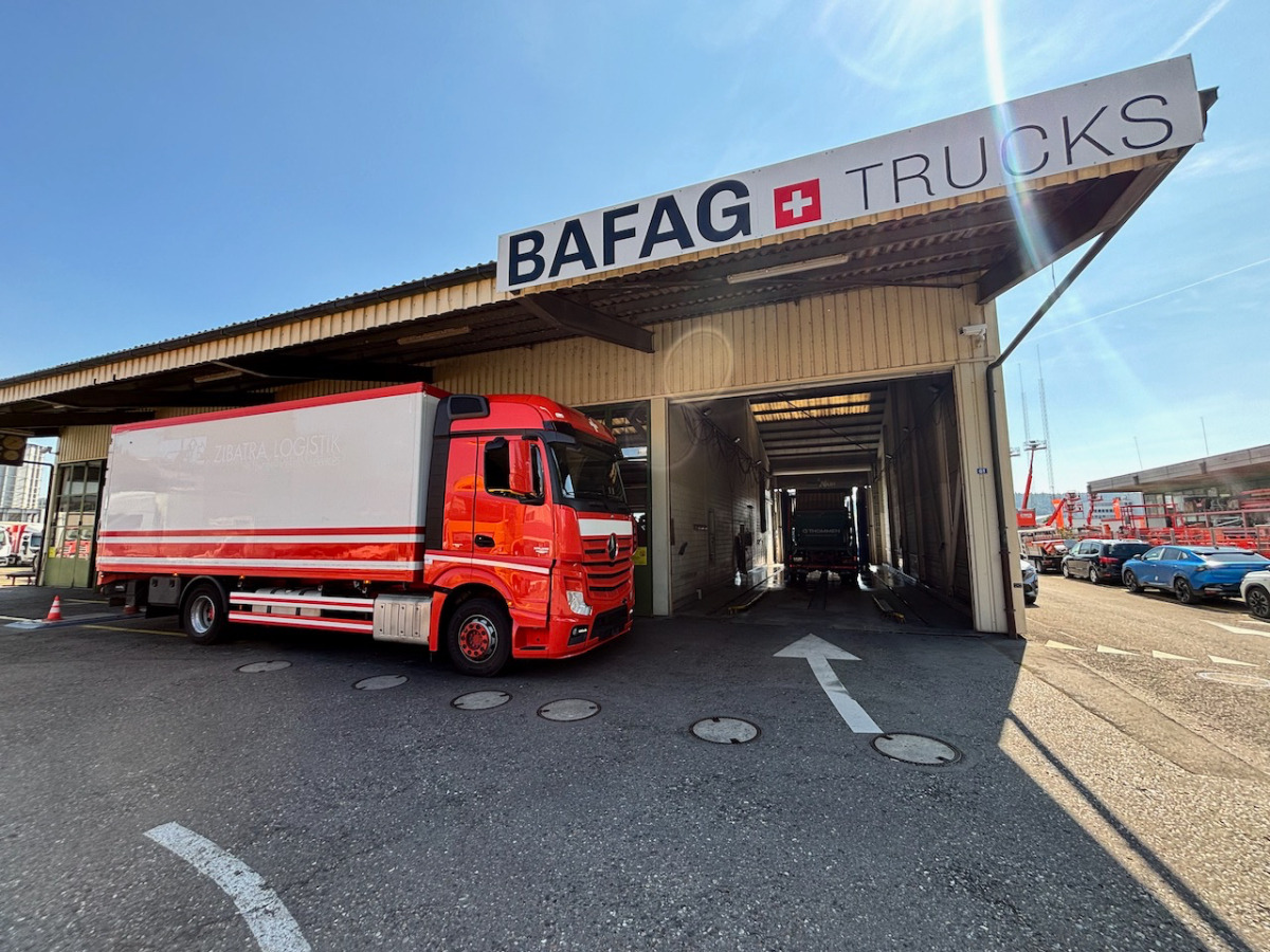 MERCEDES Actros 1848 - Вантажівка з закритим кузовом: фото 2 MERCEDES Actros 1848 - Вантажівка з закритим кузовом: фото 2