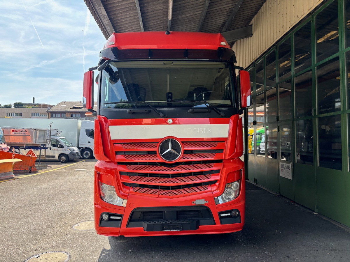 MERCEDES Actros 1848 - Вантажівка з закритим кузовом: фото 3 MERCEDES Actros 1848 - Вантажівка з закритим кузовом: фото 3