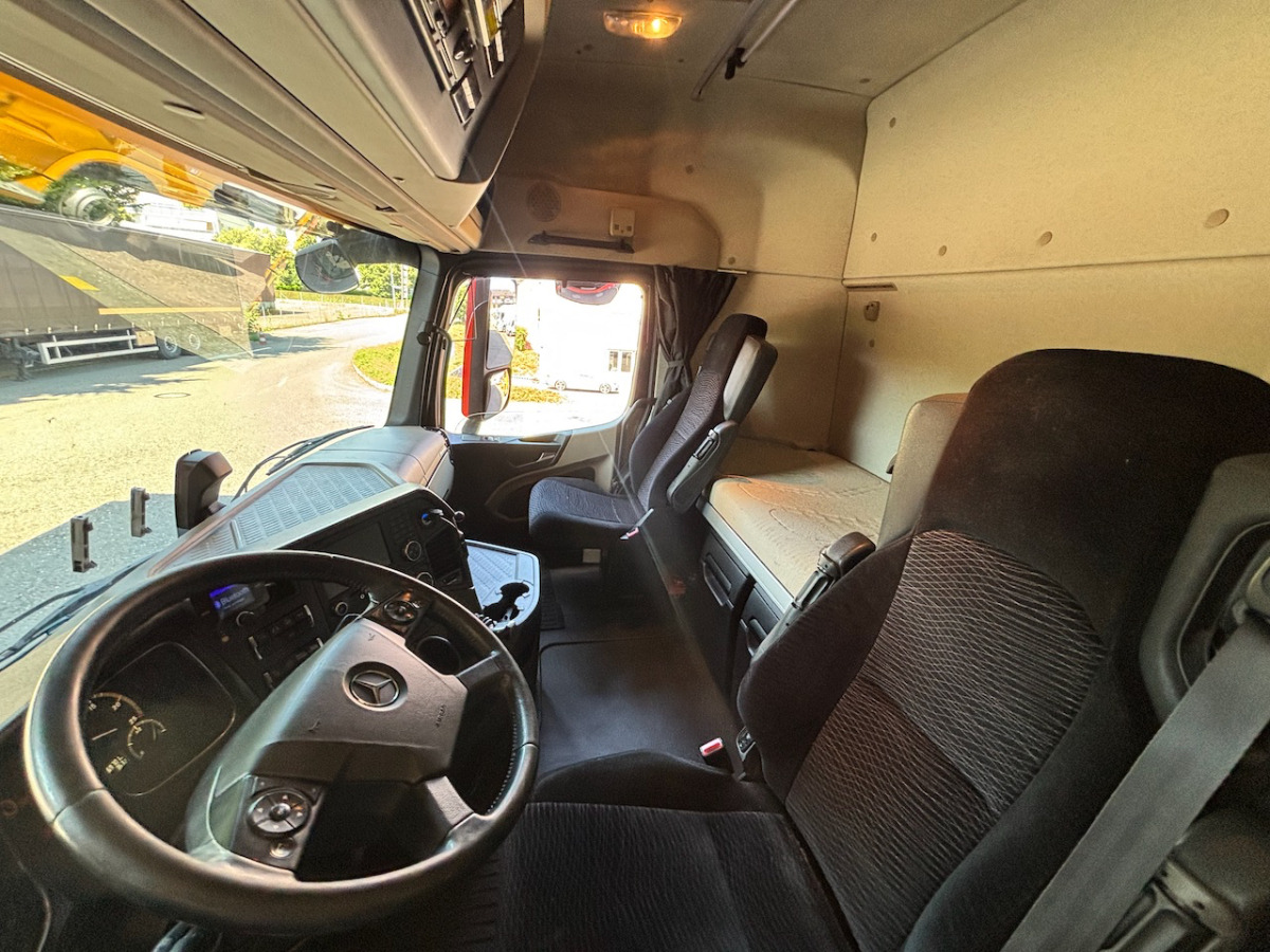 MERCEDES Actros 1848 - Вантажівка з закритим кузовом: фото 4 MERCEDES Actros 1848 - Вантажівка з закритим кузовом: фото 4