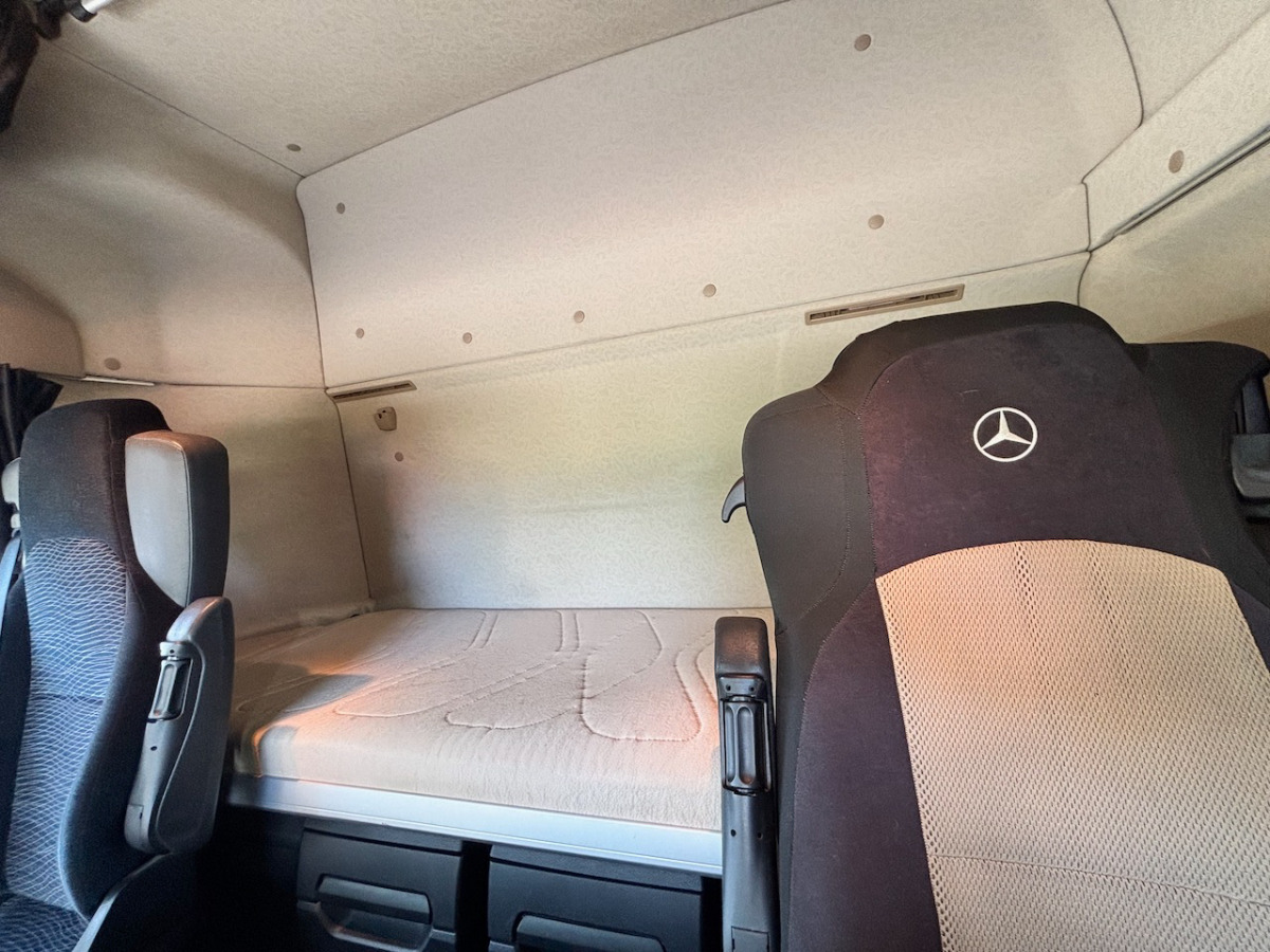MERCEDES Actros 1848 - Вантажівка з закритим кузовом: фото 5 MERCEDES Actros 1848 - Вантажівка з закритим кузовом: фото 5