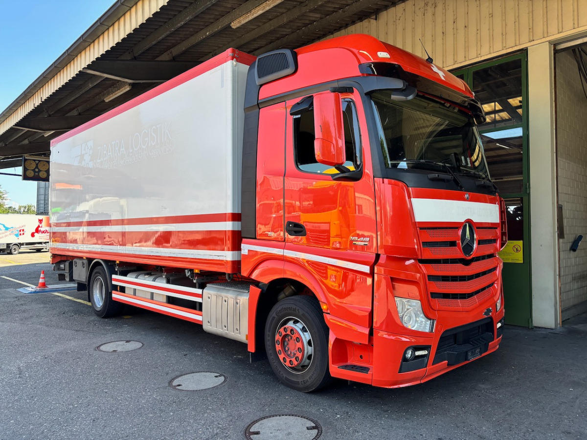 MERCEDES Actros 1848 - Вантажівка з закритим кузовом: фото 1 MERCEDES Actros 1848 - Вантажівка з закритим кузовом: фото 1