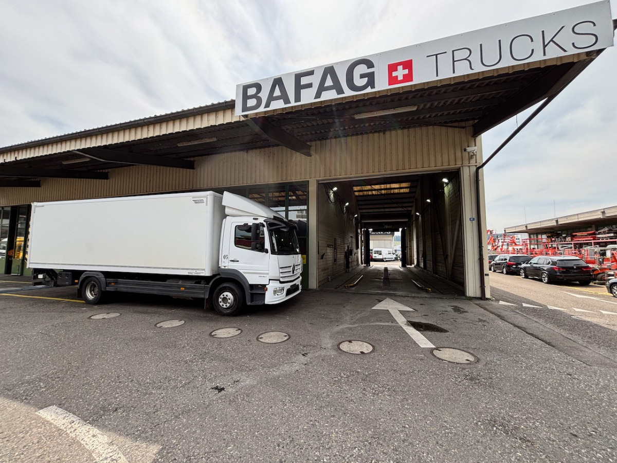 MERCEDES Atego 1530 - Вантажівка з закритим кузовом: фото 2 MERCEDES Atego 1530 - Вантажівка з закритим кузовом: фото 2