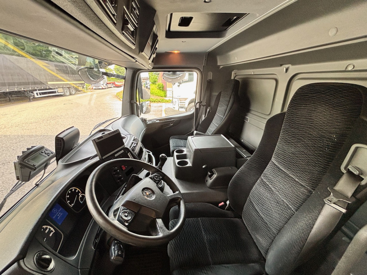 MERCEDES Atego 1530 - Вантажівка з закритим кузовом: фото 4 MERCEDES Atego 1530 - Вантажівка з закритим кузовом: фото 4
