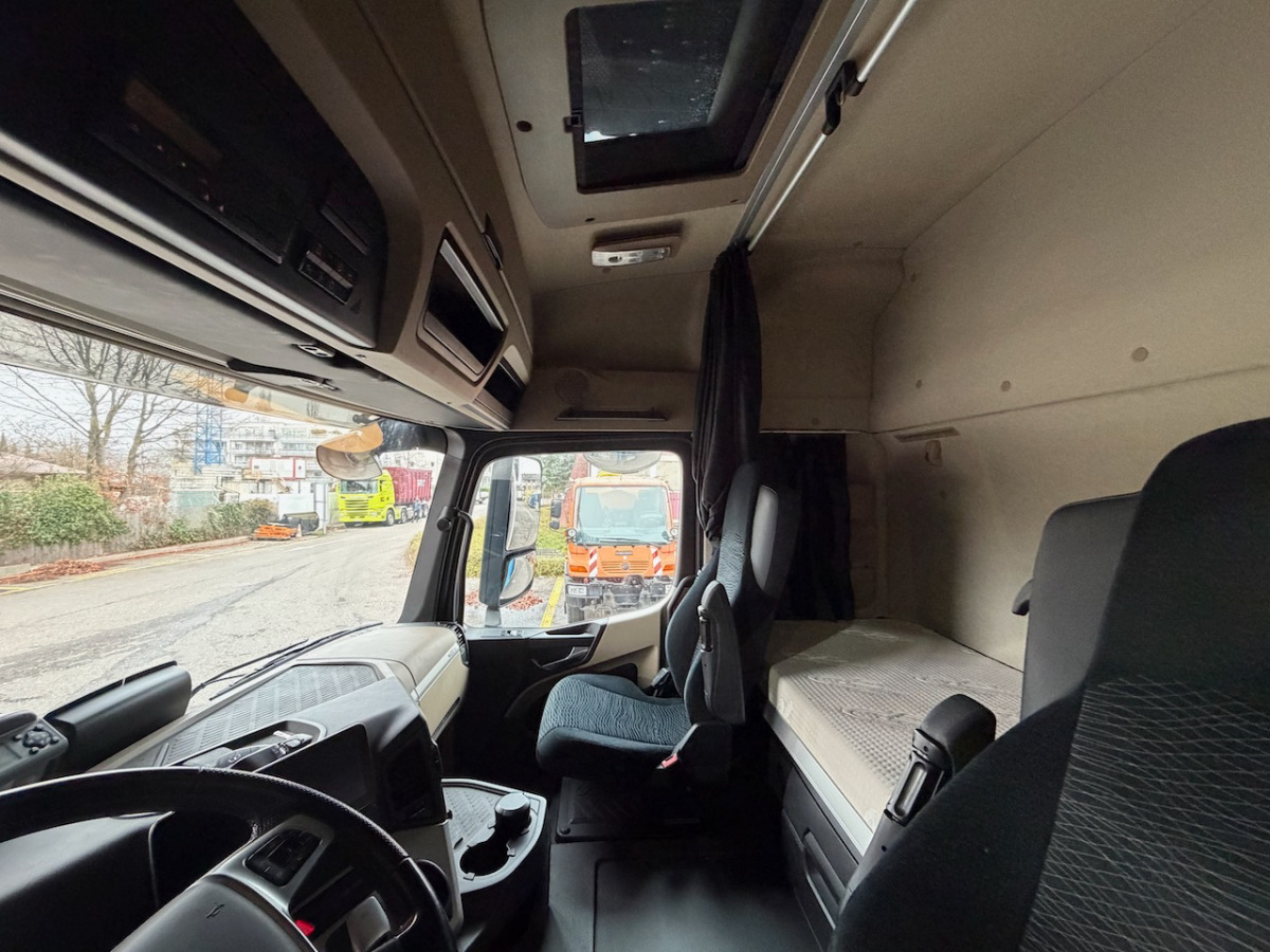 MERCEDES Mercedes Actros 1833L - Тентована вантажівка: фото 5 MERCEDES Mercedes Actros 1833L - Тентована вантажівка: фото 5