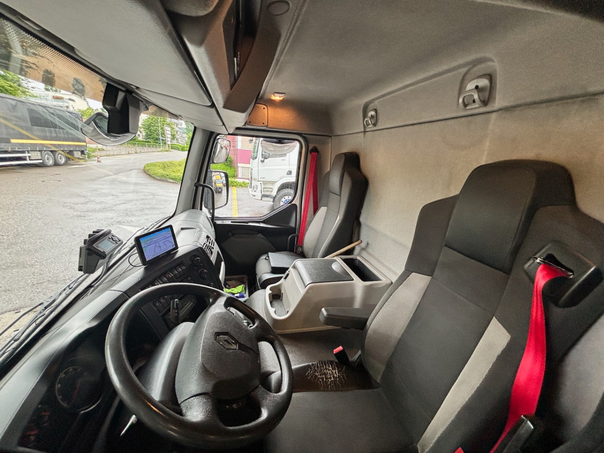 RENAULT D14.250 - Вантажівка з закритим кузовом: фото 4 RENAULT D14.250 - Вантажівка з закритим кузовом: фото 4