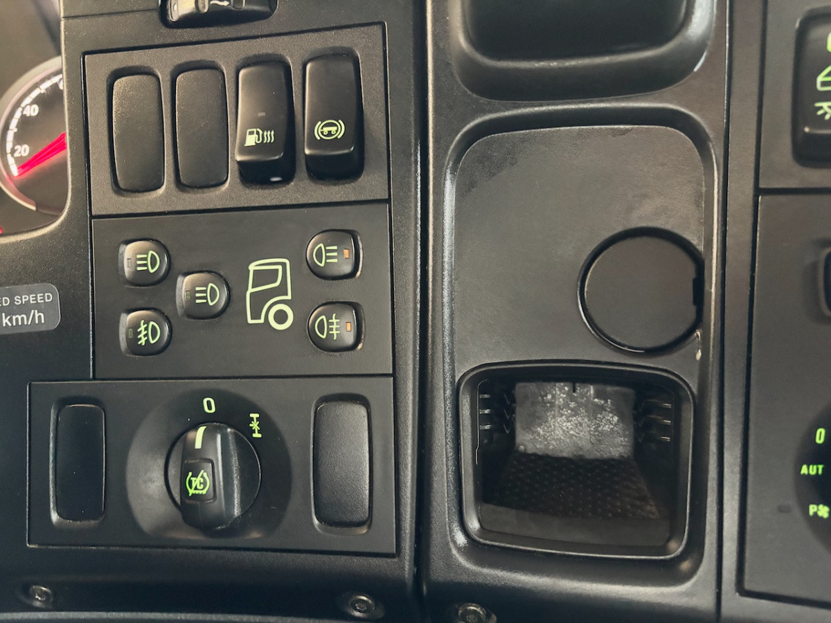 Тентована вантажівка SCANIA G440: фото 10