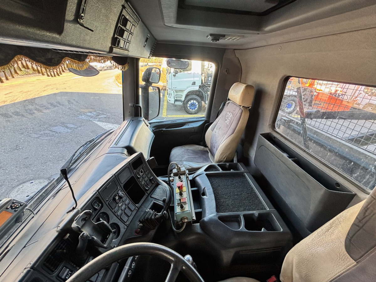 SCANIA P124 - Скіповий навантажувач вантажівка: фото 5 SCANIA P124 - Скіповий навантажувач вантажівка: фото 5