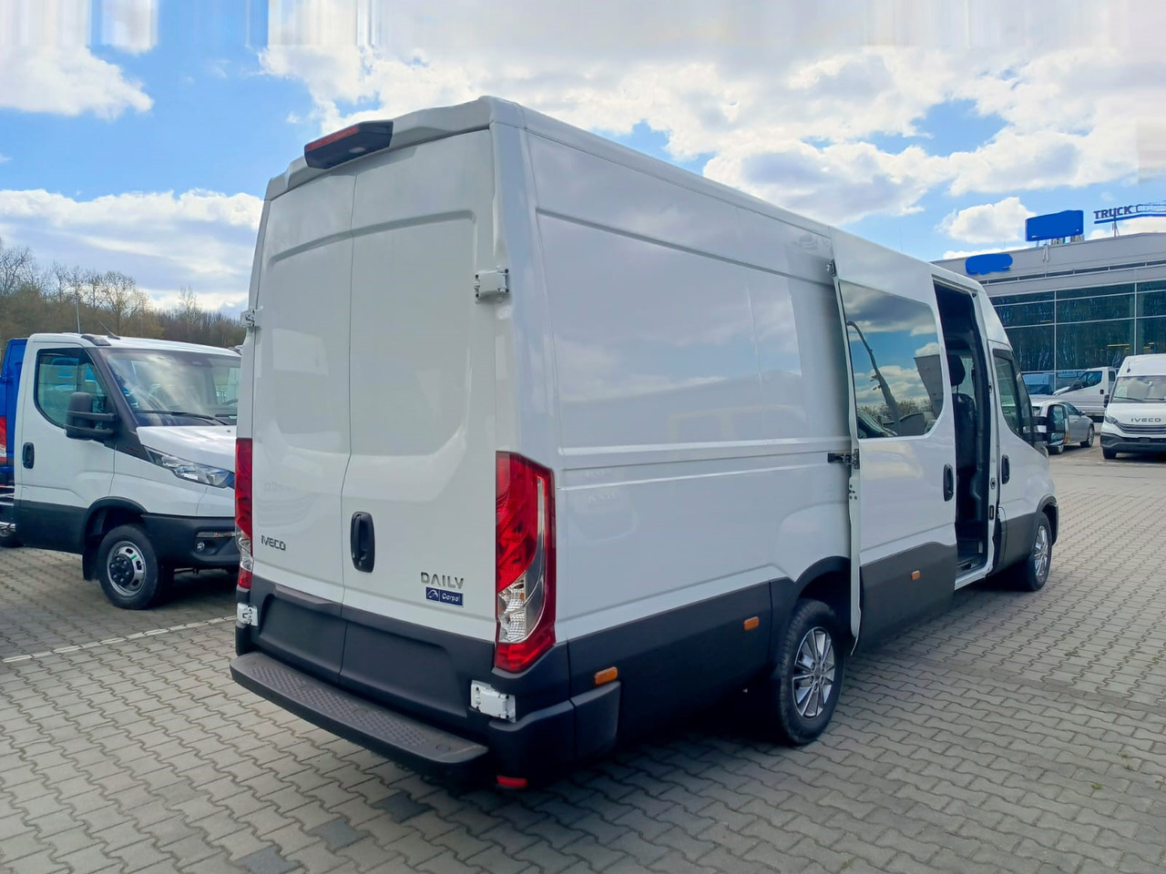 IVECO Daily 35 180 7-Sitzer - Пасажирський фургон, Вантажопасажирський фургон: фото 4 IVECO Daily 35 180 7-Sitzer - Пасажирський фургон, Вантажопасажирський фургон: фото 4