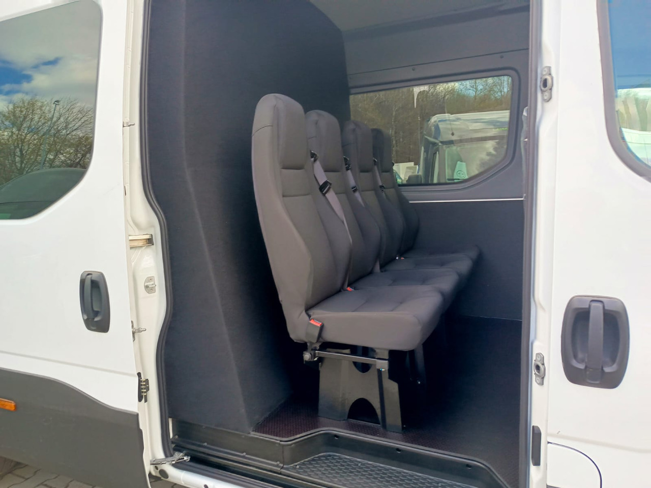 IVECO Daily 35 180 7-Sitzer - Пасажирський фургон, Вантажопасажирський фургон: фото 1 IVECO Daily 35 180 7-Sitzer - Пасажирський фургон, Вантажопасажирський фургон: фото 1