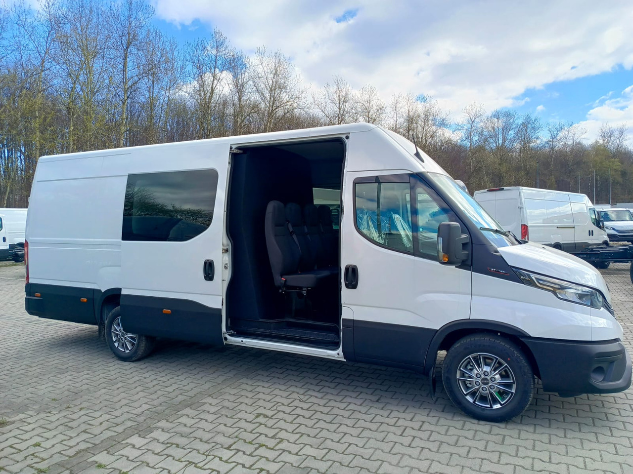 IVECO Daily 35 180 7-Sitzer - Пасажирський фургон, Вантажопасажирський фургон: фото 2 IVECO Daily 35 180 7-Sitzer - Пасажирський фургон, Вантажопасажирський фургон: фото 2