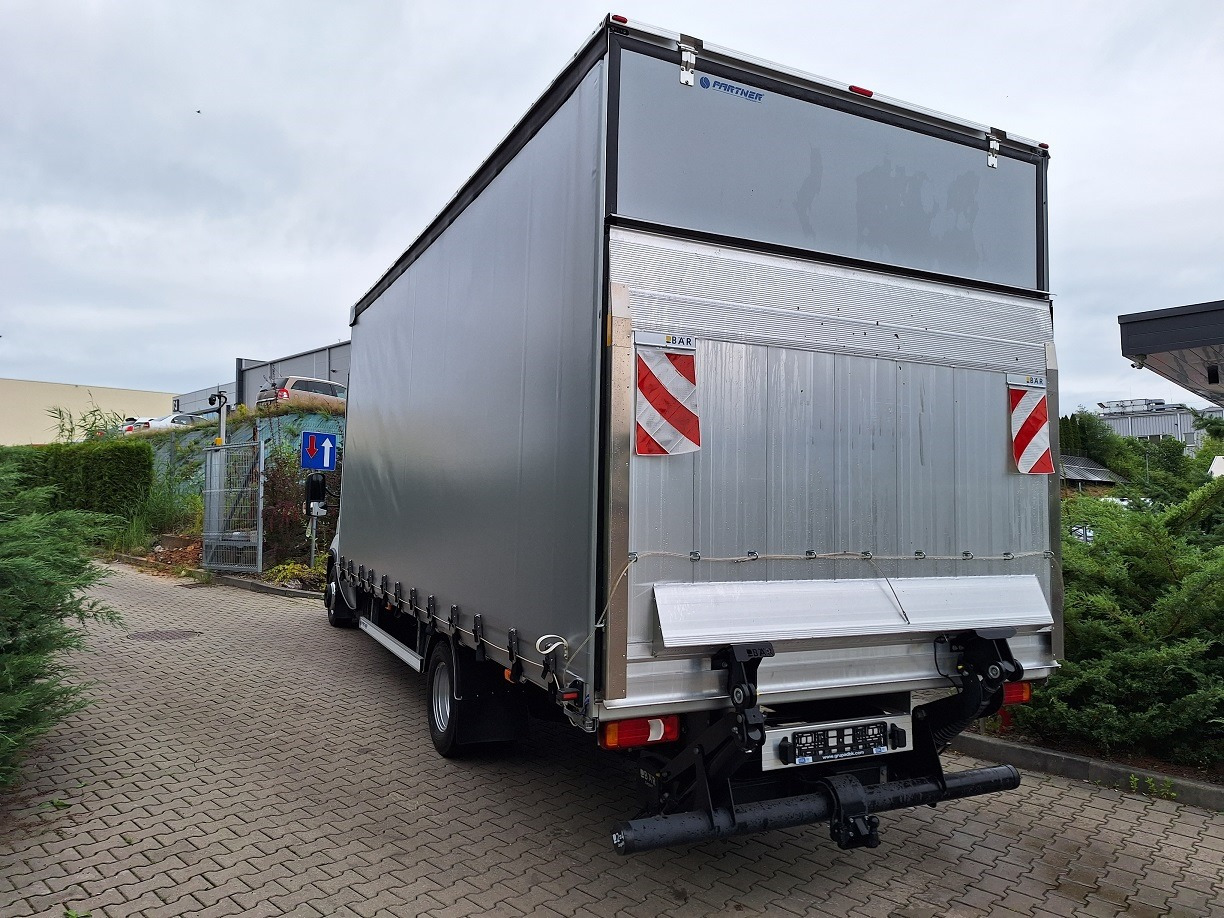 Iveco Daily 70C18 Backsleeper BÄR - Тентована вантажівка: фото 2 Iveco Daily 70C18 Backsleeper BÄR - Тентована вантажівка: фото 2
