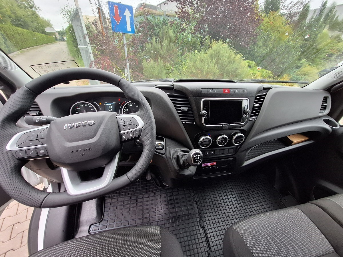 Iveco Daily 70C18A8 Backsleeper BÄR - Тентований фургон: фото 4 Iveco Daily 70C18A8 Backsleeper BÄR - Тентований фургон: фото 4
