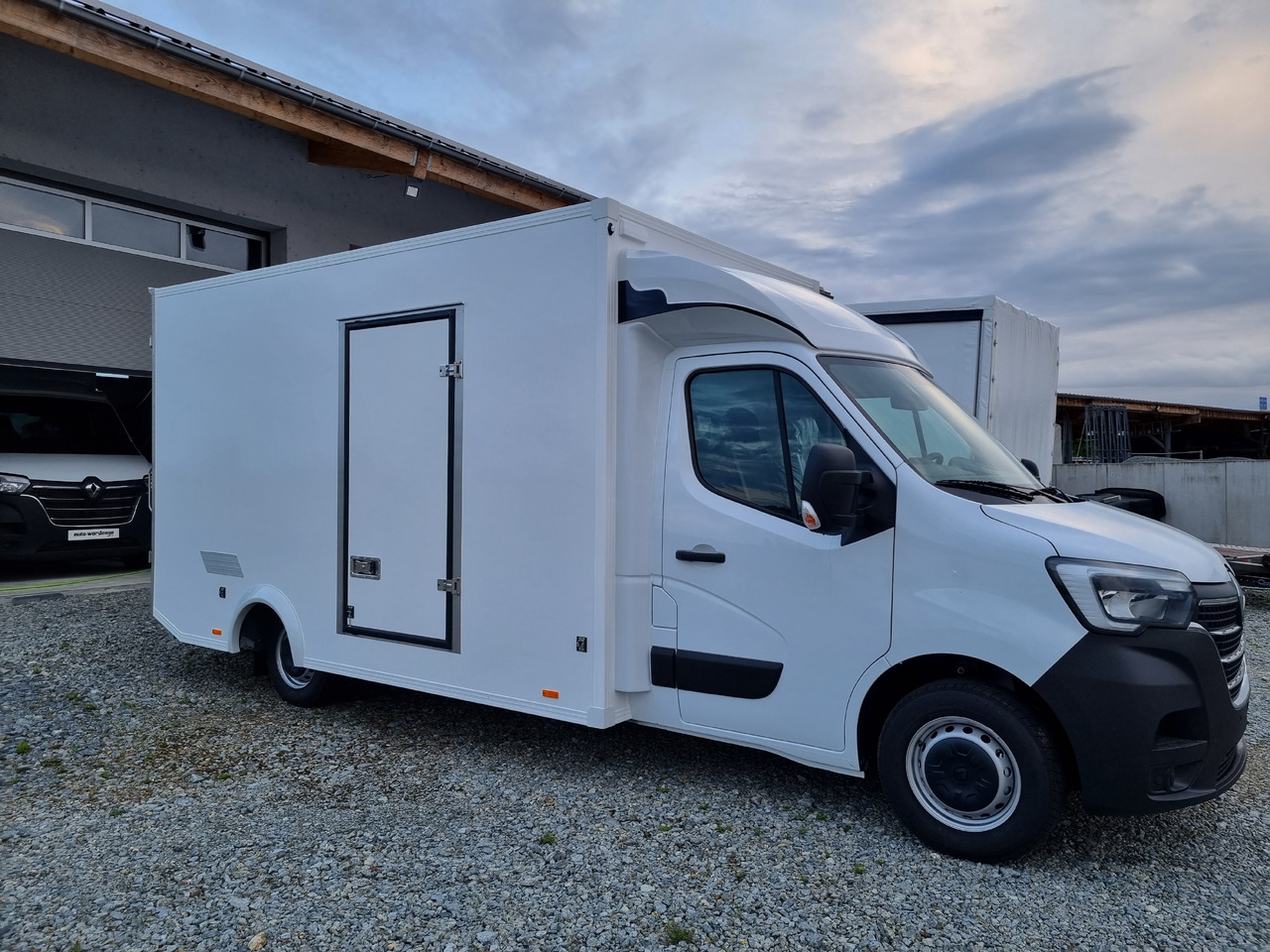 Renault Master 165 Koffer Platform Tiefrahmen - Фургон з закритим кузовом: фото 2 Renault Master 165 Koffer Platform Tiefrahmen - Фургон з закритим кузовом: фото 2