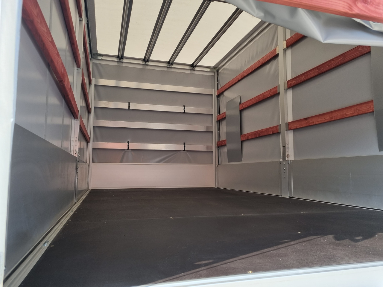 Renault Master 170 8 Pal Dachspoiler - Тентований фургон: фото 3 Renault Master 170 8 Pal Dachspoiler - Тентований фургон: фото 3