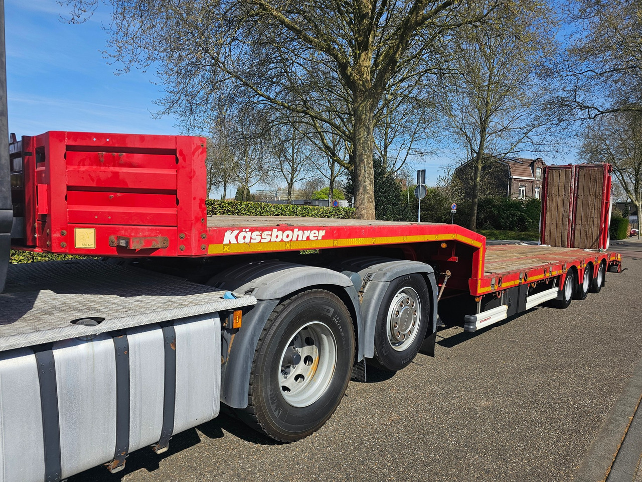 Kässbohrer LB3E With Hydraulic Flip Ramps - Низькорамна платформа напівпричіп: фото 5 Kässbohrer LB3E With Hydraulic Flip Ramps - Низькорамна платформа напівпричіп: фото 5