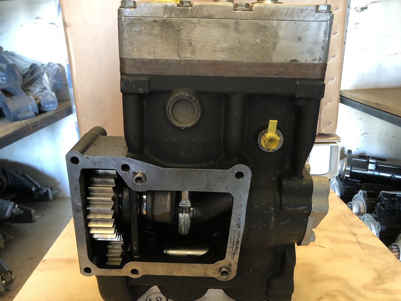 AIR COMPRESSOR MAN TGA 2 CYLINDERS MAN TGA - Пневмокомпресор в категорії Вантажівки: фото 2 AIR COMPRESSOR MAN TGA 2 CYLINDERS MAN TGA - Пневмокомпресор в категорії Вантажівки: фото 2