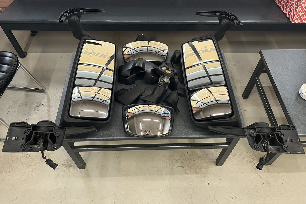 COMPLETE SET OF MIRRORS MAN TGX - Кабіна й інтер'єр в категорії Вантажівки: фото 1 COMPLETE SET OF MIRRORS MAN TGX - Кабіна й інтер'єр в категорії Вантажівки: фото 1