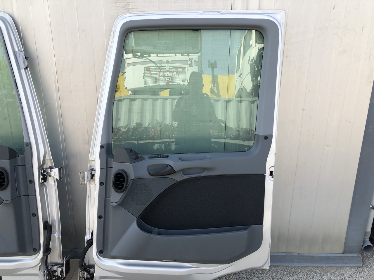 DOOR ACTROS MP2-3 LEFT AND RIGHT MEGA SPACE CAB - Двері та запчастини в категорії Вантажівки: фото 3 DOOR ACTROS MP2-3 LEFT AND RIGHT MEGA SPACE CAB - Двері та запчастини в категорії Вантажівки: фото 3