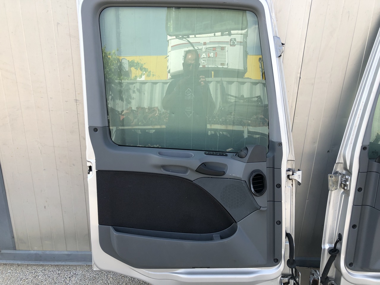 DOOR ACTROS MP2-3 LEFT AND RIGHT MEGA SPACE CAB - Двері та запчастини в категорії Вантажівки: фото 2 DOOR ACTROS MP2-3 LEFT AND RIGHT MEGA SPACE CAB - Двері та запчастини в категорії Вантажівки: фото 2