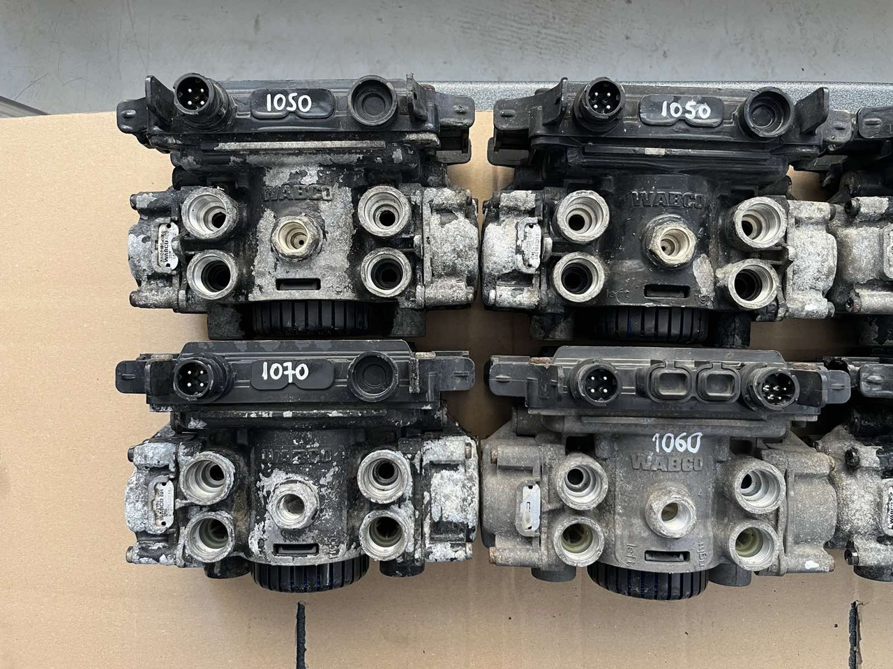 EBS AXLE MODULATOR 2 MAN TGA-TGM-TGL - Деталі гальмівної системи в категорії Вантажівки: фото 2 EBS AXLE MODULATOR 2 MAN TGA-TGM-TGL - Деталі гальмівної системи в категорії Вантажівки: фото 2