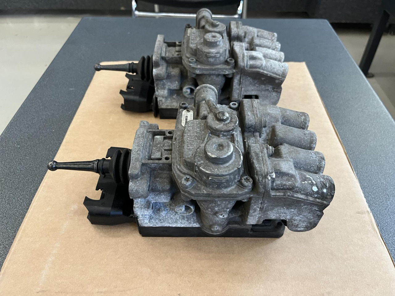 FOOT BRAKE VALVE ELECTRONIC BRAKE SYSTEM MAN TGM-TGL - Деталі гальмівної системи в категорії Вантажівки: фото 2 FOOT BRAKE VALVE ELECTRONIC BRAKE SYSTEM MAN TGM-TGL - Деталі гальмівної системи в категорії Вантажівки: фото 2