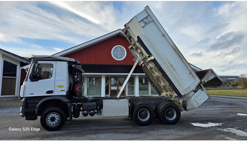 Mercedes-Benz 3558 6x4 2022 ONLY 113 tkm - Самоскид вантажівка: фото 3 Mercedes-Benz 3558 6x4 2022 ONLY 113 tkm - Самоскид вантажівка: фото 3