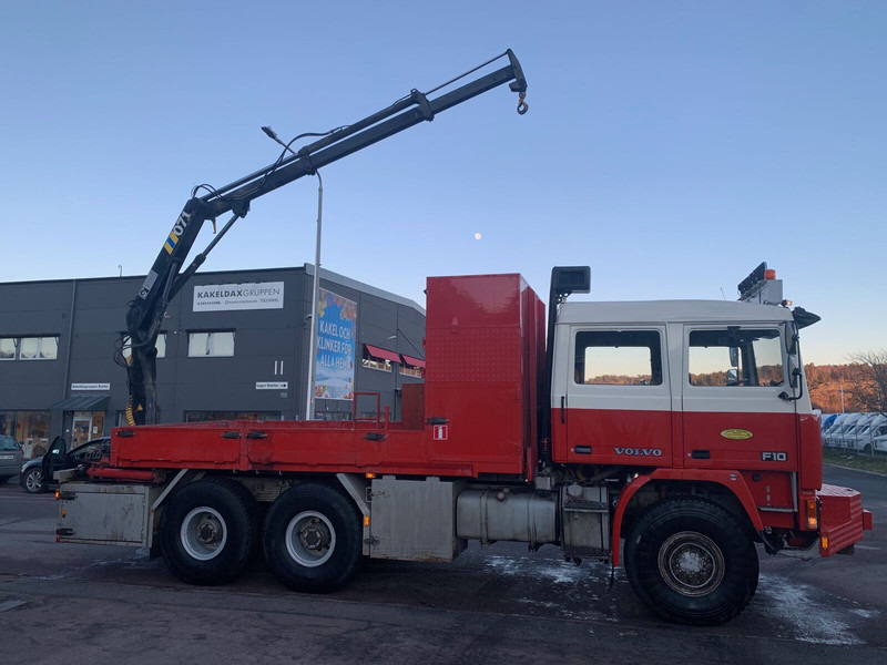Volvo F10 6x6 with crane - Бортова вантажівка/ Платформа, Вантажівка з маніпулятором: фото 2 Volvo F10 6x6 with crane - Бортова вантажівка/ Платформа, Вантажівка з маніпулятором: фото 2