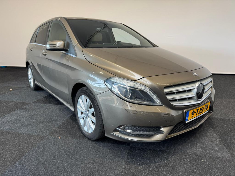 Mercedes-Benz B-Klasse 180 automaat Leer B 180 Ambition 5 Automaat wit Leer - Легковий автомобіль: фото 1 Mercedes-Benz B-Klasse 180 automaat Leer B 180 Ambition 5 Automaat wit Leer - Легковий автомобіль: фото 1