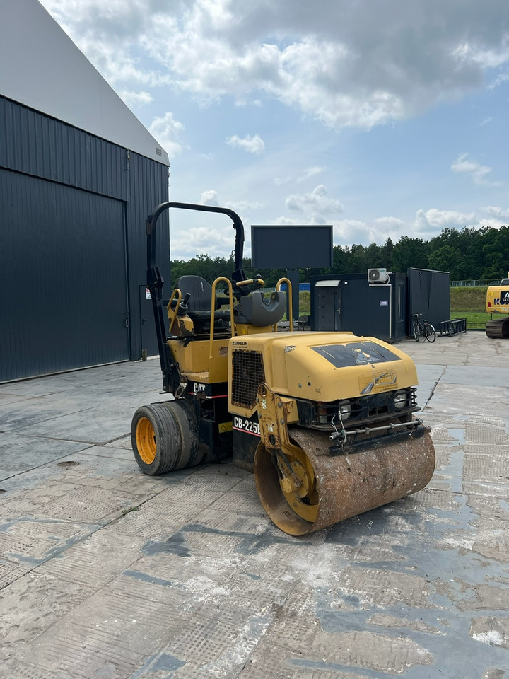 CATERPILLAR CB-225E - Каток: фото 4 CATERPILLAR CB-225E - Каток: фото 4