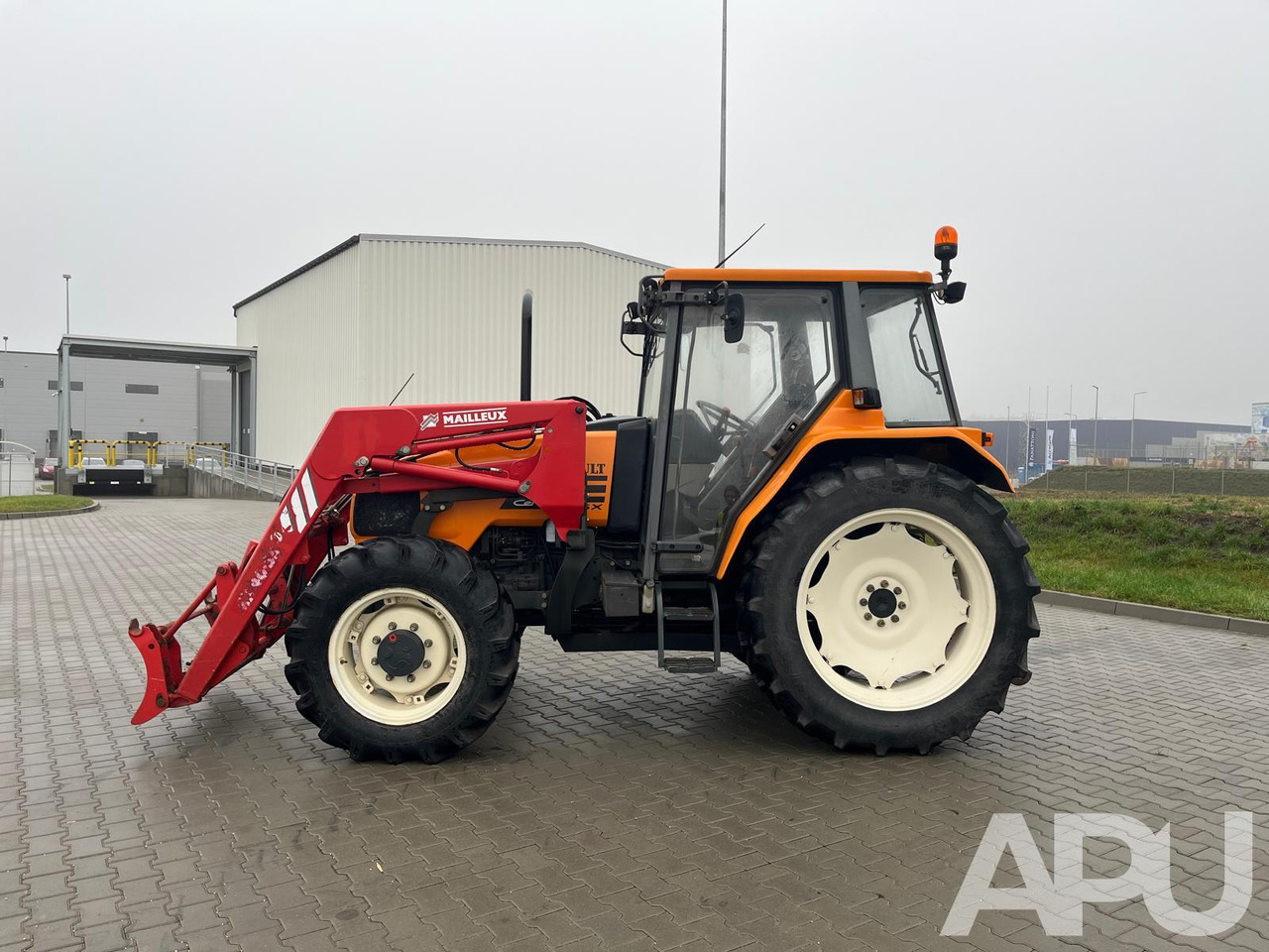 Ciągnik rolniczy Renault - Трактор: фото 2 Ciągnik rolniczy Renault - Трактор: фото 2