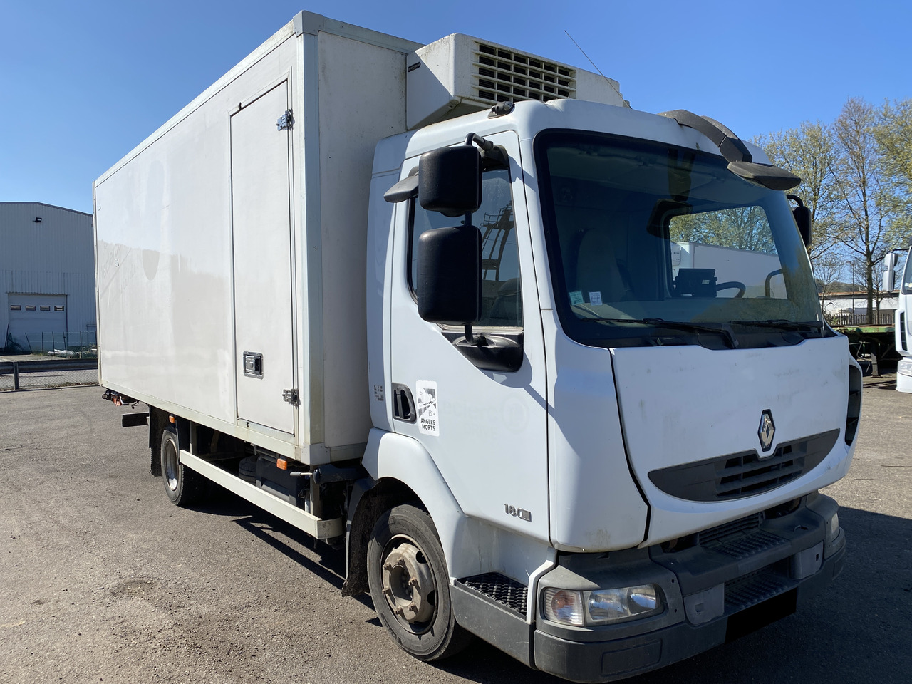 RENAULT midlum frigorifique - Рефрижератор вантажівка: фото 1 RENAULT midlum frigorifique - Рефрижератор вантажівка: фото 1