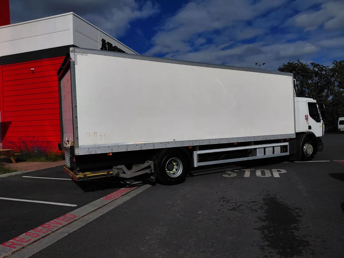 2019 Renault D18 Wide 4×2 18 Tonne - Вантажівка з закритим кузовом: фото 4 2019 Renault D18 Wide 4×2 18 Tonne - Вантажівка з закритим кузовом: фото 4