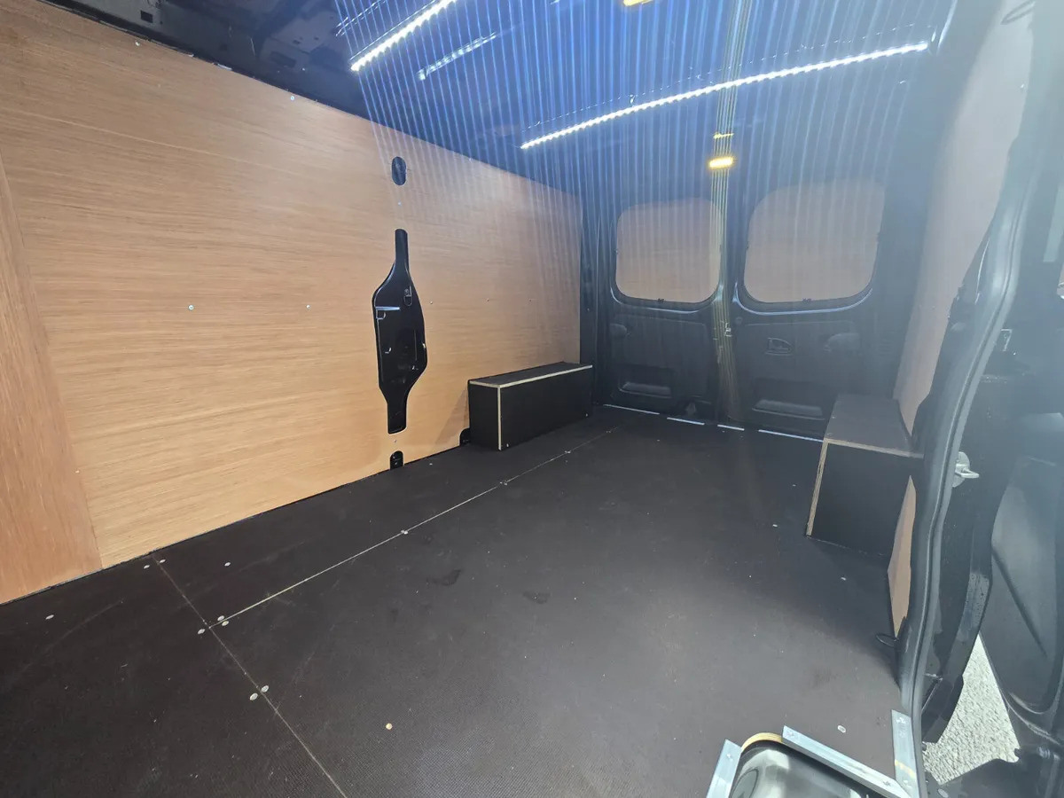 Суцільнометалевий фургон 2024 Renault Trafic Exclusive 170BHP: фото 15