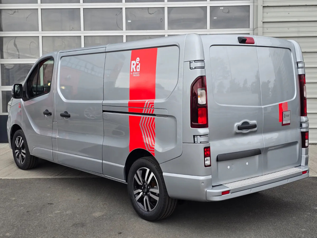 NEW Renault Trafic Exclusive 170BHP/150BHP Auto Highland Silver - Суцільнометалевий фургон: фото 5 NEW Renault Trafic Exclusive 170BHP/150BHP Auto Highland Silver - Суцільнометалевий фургон: фото 5