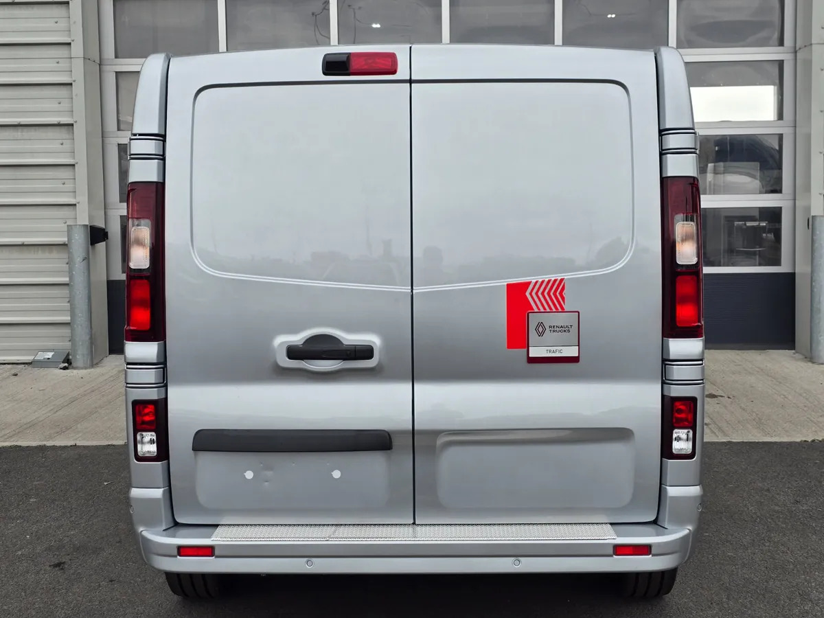 NEW Renault Trafic Exclusive 170BHP/150BHP Auto Highland Silver - Суцільнометалевий фургон: фото 3 NEW Renault Trafic Exclusive 170BHP/150BHP Auto Highland Silver - Суцільнометалевий фургон: фото 3
