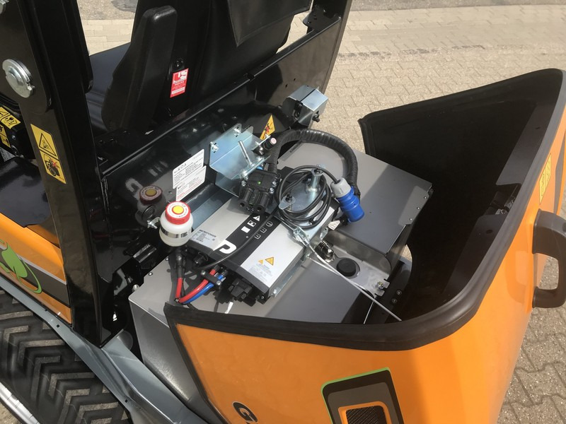 Giant G2200E - Компактний фронтальний навантажувач: фото 5 Giant G2200E - Компактний фронтальний навантажувач: фото 5