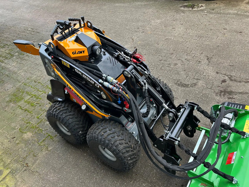 Giant SK252D + klepelmaaier - Компактний фронтальний навантажувач: фото 4 Giant SK252D + klepelmaaier - Компактний фронтальний навантажувач: фото 4