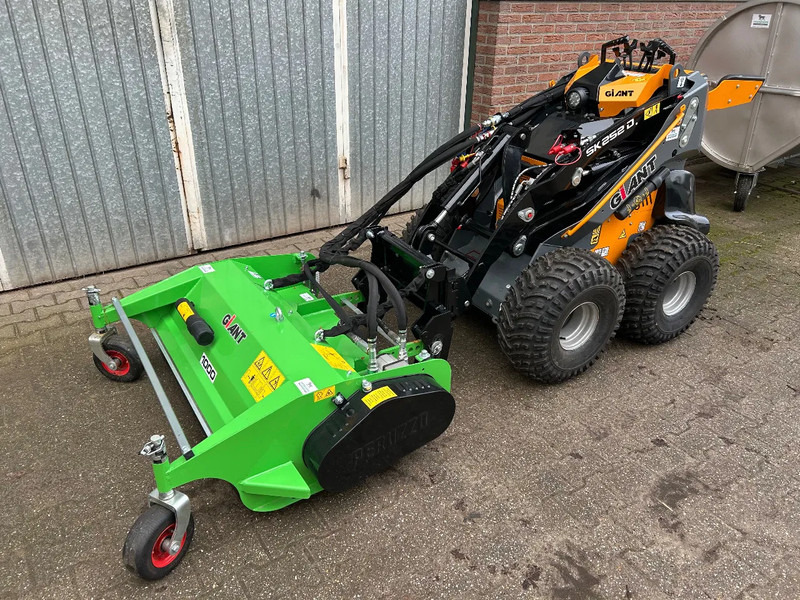 Giant SK252D + klepelmaaier - Компактний фронтальний навантажувач: фото 2 Giant SK252D + klepelmaaier - Компактний фронтальний навантажувач: фото 2