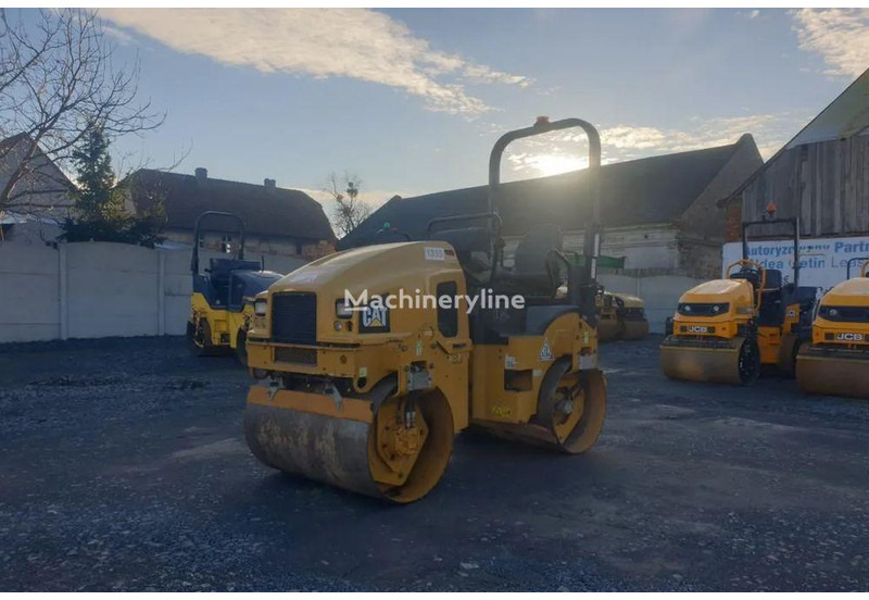 Caterpillar CB 24B road roller - Каток: фото 1 Caterpillar CB 24B road roller - Каток: фото 1