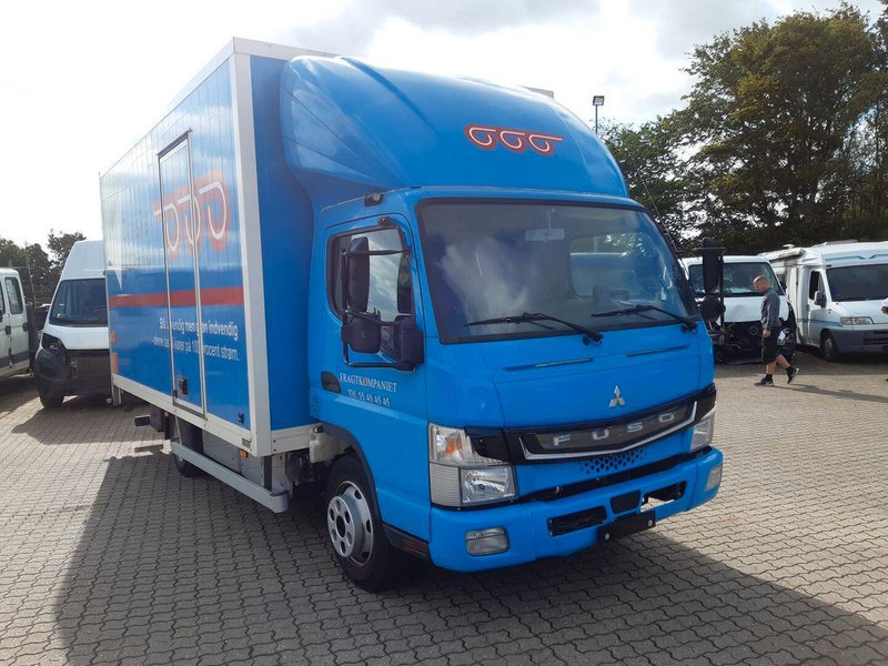 FUSO E CANTER 7C18 E 4X2 - Вантажівка з закритим кузовом: фото 1 FUSO E CANTER 7C18 E 4X2 - Вантажівка з закритим кузовом: фото 1