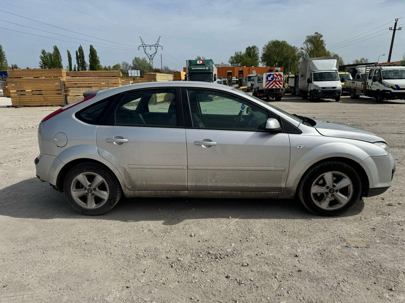 Ford Focus 1,6 i - Damaged Car - Хетчбек: фото 4 Ford Focus 1,6 i - Damaged Car - Хетчбек: фото 4