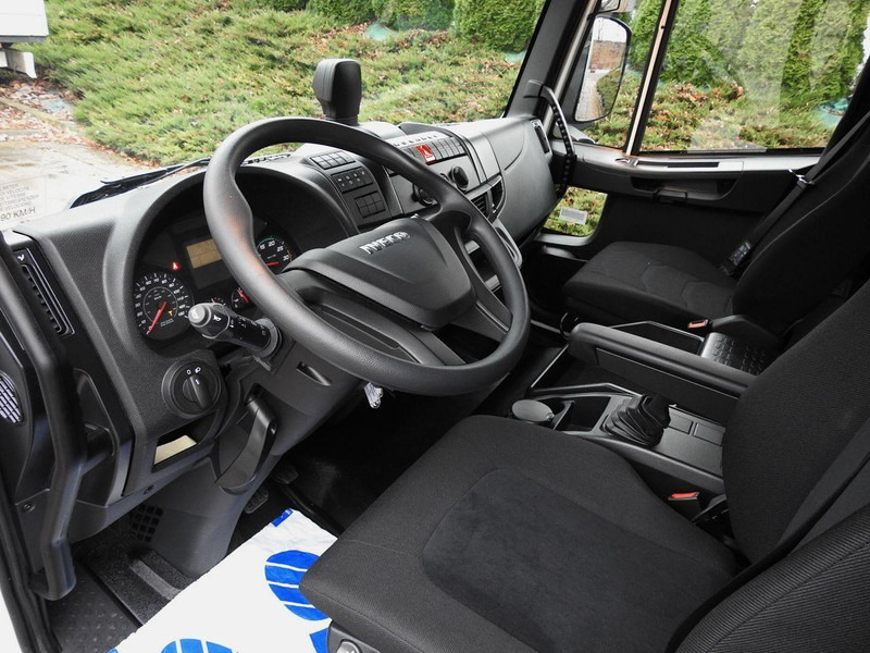 Iveco EUROCARGO 120-250 NOWY PLANDEKA WINDA 18 PALET WEBASTO KLIMATYZA - Вантажівка з закритим кузовом: фото 2 Iveco EUROCARGO 120-250 NOWY PLANDEKA WINDA 18 PALET WEBASTO KLIMATYZA - Вантажівка з закритим кузовом: фото 2