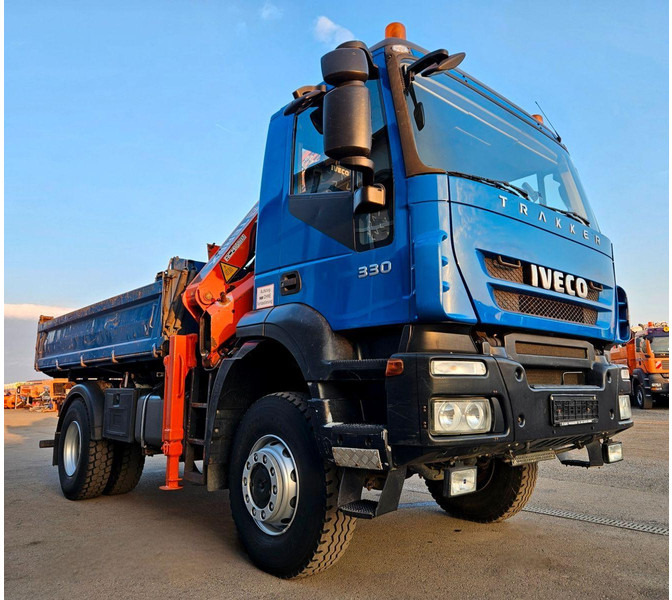 Iveco Trakker 190T33 4x4 M Tipper + Crane Atlas 120.2E - Самоскид вантажівка, Вантажівка з маніпулятором: фото 2 Iveco Trakker 190T33 4x4 M Tipper + Crane Atlas 120.2E - Самоскид вантажівка, Вантажівка з маніпулятором: фото 2