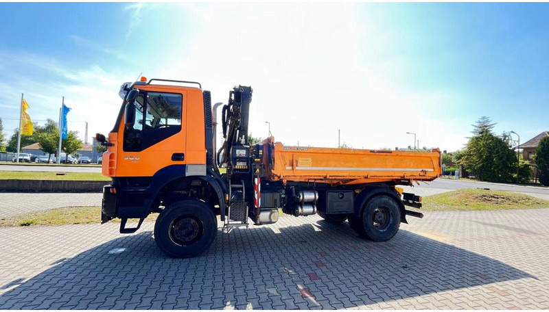 Iveco Trakker 360 EEV - 3 way tipper + crane - Самоскид вантажівка, Вантажівка з маніпулятором: фото 4 Iveco Trakker 360 EEV - 3 way tipper + crane - Самоскид вантажівка, Вантажівка з маніпулятором: фото 4