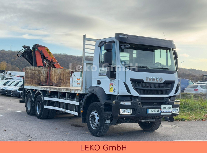 Iveco Trakker 450 Mit Kran( Palfinger PK 22002 .EH) - Бортова вантажівка/ Платформа, Вантажівка з маніпулятором: фото 1 Iveco Trakker 450 Mit Kran( Palfinger PK 22002 .EH) - Бортова вантажівка/ Платформа, Вантажівка з маніпулятором: фото 1