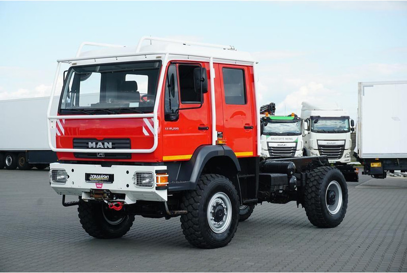 MAN LE 220 / 4 X 4 / DOKA / DO ZABUDOWY / KAMPER - Вантажівка шасі: фото 2 MAN LE 220 / 4 X 4 / DOKA / DO ZABUDOWY / KAMPER - Вантажівка шасі: фото 2